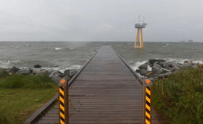 Powerful Hurricane Isaias : अमेरिका में हाहाकारी तूफान 'इसायस' का कहर , 169km की स्पीड से चलीं हवाएं