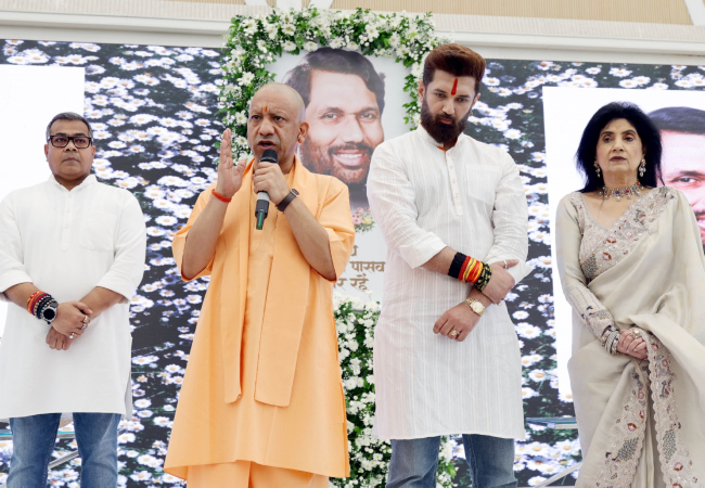 दलितों, वंचितों की प्रखर आवाज थे रामविलास पासवान, उनको जो सम्मान बिहार में मिला, वही यूपी में भी दिलाएंगे : सीएम योगी