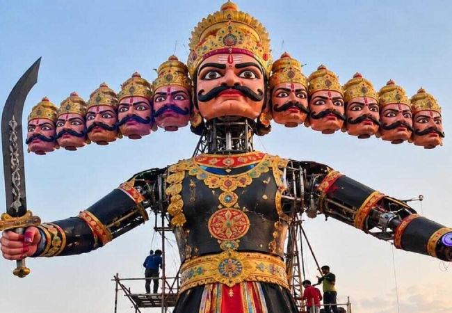 लखनऊ की इन 10 प्रमुख जगहों पर होगा रावण दहन, ऐशबाग में जलेगा रोबिटिक रावण, नोट कर लें टाइम और वेन्यू
