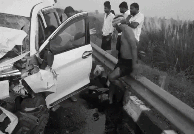 Sultanpur Horrific Accident : पूर्वांचल एक्सप्रेसवे पर तेज रफ्तार अर्टिगा ट्रक में घुसी, 3 टेनिस खिलाड़ियों की मौत