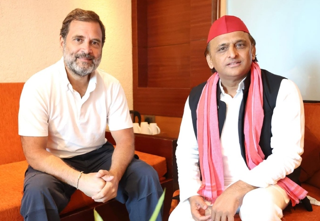 कांग्रेस ने अखिलेश को सौंपी 200 सीटों की लिस्ट! पिछले दो इलेक्शन में हुआ था बुरा हाल