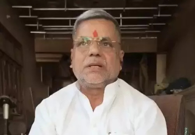 UP MLC Election : भाजपा में बगावत, MLC देवेंद्र प्रताप सिंह, बोले- शिक्षकों को धमका रहे हैं अफसर, ये बर्दाश्त नहीं...