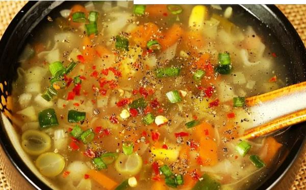 Vegetable Soup :  सर्दियों में गरमागरम और पौष्टिक सूप त्वचा और आंखों के लिए बेहद फायदेमंद