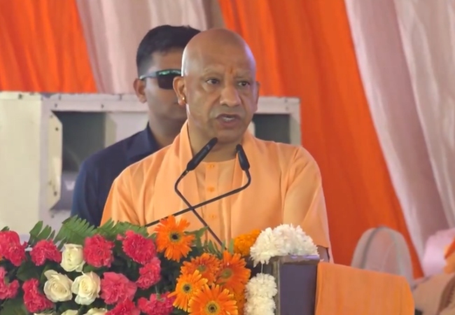 Lucknow : CM योगी 'सेवा ज्योति यात्रा' में हुए शामिल, पीएम मोदी को उनकी जनसेवा के 25 साल पूरे होने पर दी बधाई