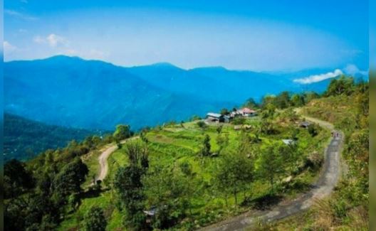 Yakten Village Sikkim : सिक्किम का ये खूबसूरत गांव लोगों को अपनी ओर खींच रहा है , जानें कैसे नई उम्मीद बन रहा