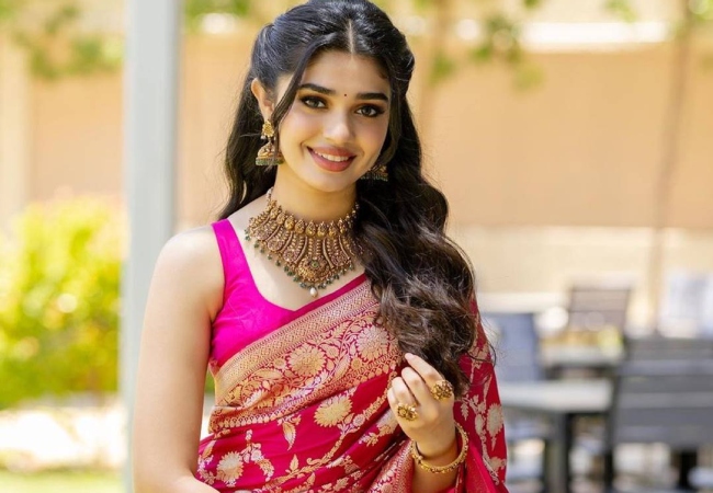 साउथ अभिनेत्री 'कृति शेट्टी' को बॉलीवुड में लॉन्च करेंगे 'रोहित शेट्टी', फिल्म ‘हम तेरे प्यार में’ की शूटिंग शुरू