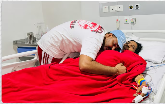 पवन सिंह की मां की तबीयत बिगड़ी, अस्पताल से शेयर की भावुक तस्वीर; लिखा- ‘माई हमार दुनिया’