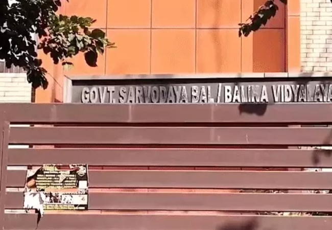 दिल्ली के स्कूल में 12वीं की छात्रा का जला हुआ शव मिला, जांच में जुटी पुलिस