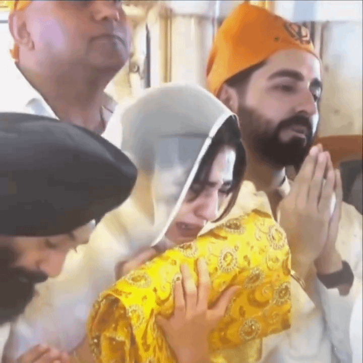 गोल्डन टेंपल में अरदास करने पहुंची सारा अली खान फफक-फफक कर रोने लगी; आयुष्मान खुराना भी रह गए हैरान