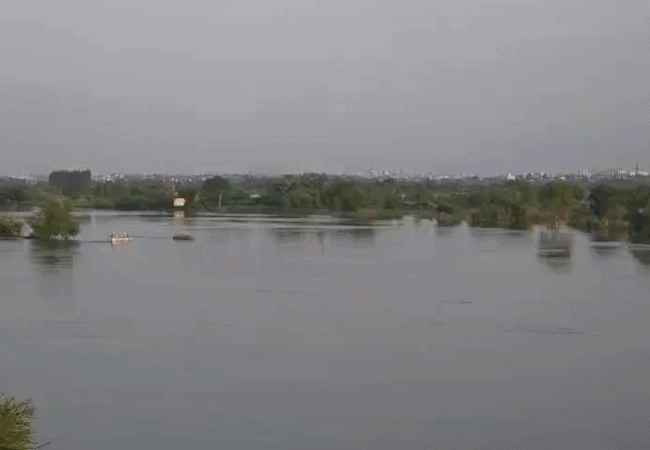 45 साल का जीजा, 22 साल छोटी साली के साथ उफनती नदी में कूदा , 24 घंटे से सर्च ऑपरेशन जारी…
