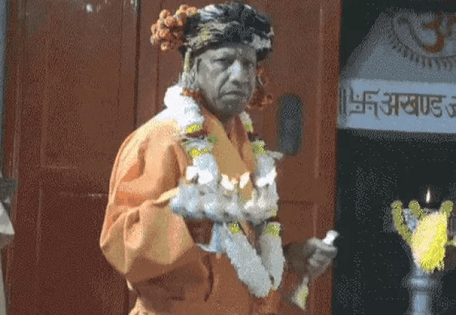 मुख्यमंत्री नहीं, गोरक्षपीठाधीश्वर की परंपरागत भूमिका में दिखे योगी: माथे पर तिलक, नाथपंथ का ​परिधान, सीएम ने की दो घंटे तक विशेष पूजा