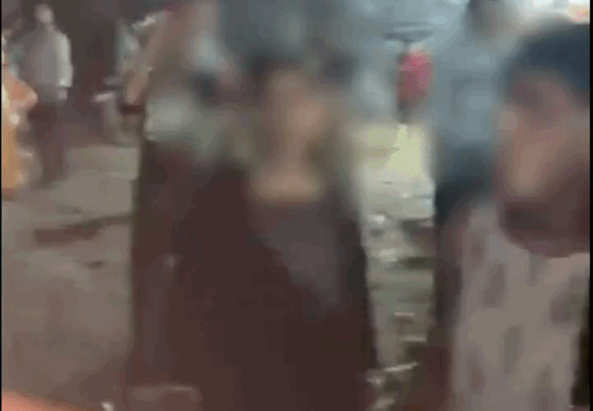 गरबा पंडाल से नाबालिग लड़की को खींचकर पीटा, थप्पड़ मारने का Video वायरल: मुस्लिम युवक गिरफ्तार, छेड़छाड़ का आरोप