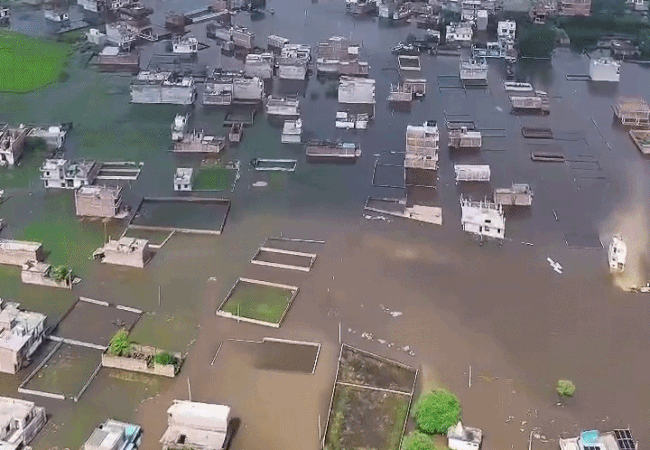 8 दिन से बारिश नहीं, फिर भी लखनऊ डूबा, गोमती के उफान से 40 हजार घरों मे पानी भरा