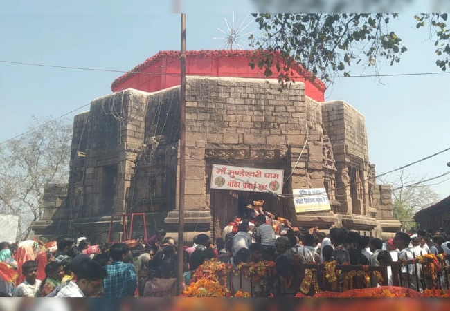 नवरात्र में हर दिन बिहार के इस मंदिर में नवरात्र पर होती है अनोखी बलि, बकरे का नहीं बहाया जाता खून