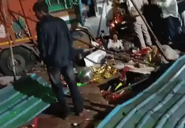 Gwalior Horrific Accident : शीतला माता मंदिर की लाइन में खड़े श्रद्धालुओं को ट्रक ने कुचला, 13 मौतें और 39 घायल