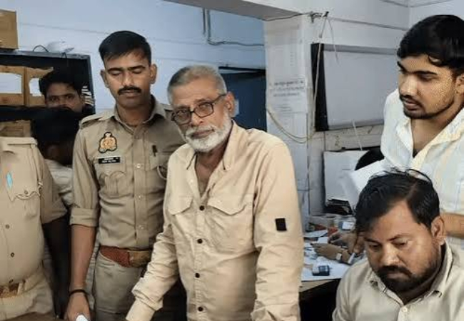 झांसी में दिव्य दरबार लगाने वाला काली सरकार निकला हिस्ट्रीशीटर, विदेशों से आते थे भक्त, 12 साल पुराने केस में गिरफ्तार