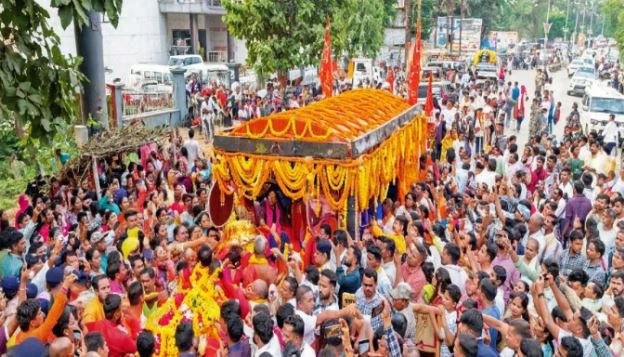 Maa Danteshwari Ki Doli : दंतेवाड़ा से जगदलपुर के लिए निकली मां दंतेश्वरी की डोली ,  श्रद्धालुओं का जनसैलाब उमड़ पड़ा
