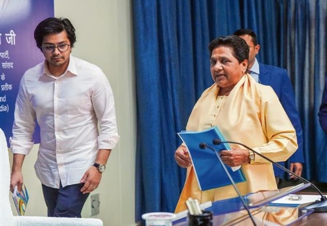 आकाश आनंद अयोध्या-आगरा-बुलन्दशहर और कानपुर में करेंगे ताबड़तोड़ रैलियां, मायावती ने सौंपी तीन राज्यों के चुनाव की जिम्मेदारी!