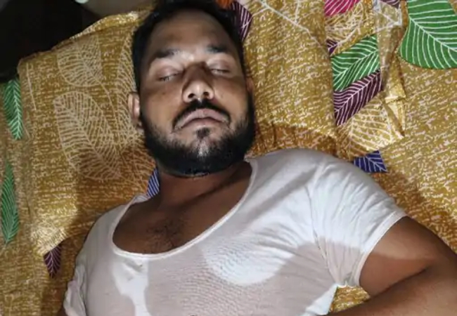 Viral : अवैध संबंध के शक में बीबी ने शौहर को सुलाकर चाकू से काटा प्राइवेट पार्ट, बोली-तुम्हें किसी का नहीं होने दूंगी