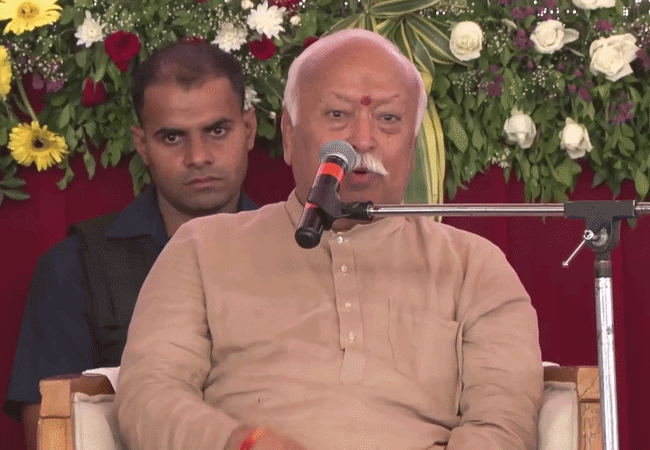 दुनिया की उलझनों के बीच भारत दिखा सकता है रास्ता, मोहन भागवत बोले- धर्म और राष्ट्र अलग नहीं