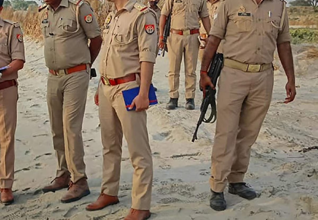 बहू को बचाने आई ताई, भतीजे ने कुल्हाड़ी से काट डाला; सीतापुर में दिनदहाड़े हत्या से सनसनी