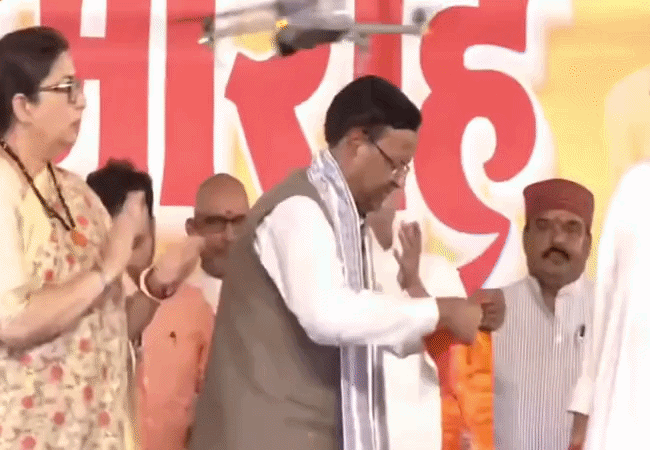 स्मृति ईरानी की मौजूदगी में राकेश प्रताप सिंह, अभय सिंह और विनोद चतुर्वेदी ने थामा बीजेपी का दामन, चुनाव से पहले सपा को बड़ा झटका