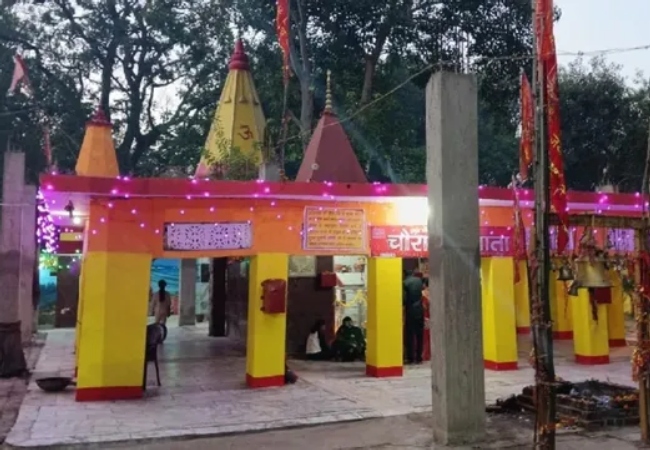 पेड़ से प्रकट हुईं माता, अंग्रेज अफसर की पत्नी को आया सपना, चौरादेवी मंदिर-हमीरपुर